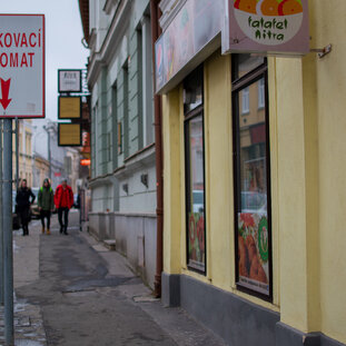 Falafel na Farskej ulici